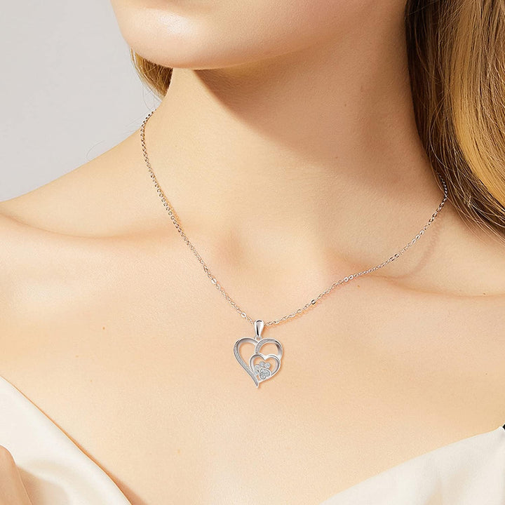 Collar de plata de ley con patita y corazón con zirconia cúbica