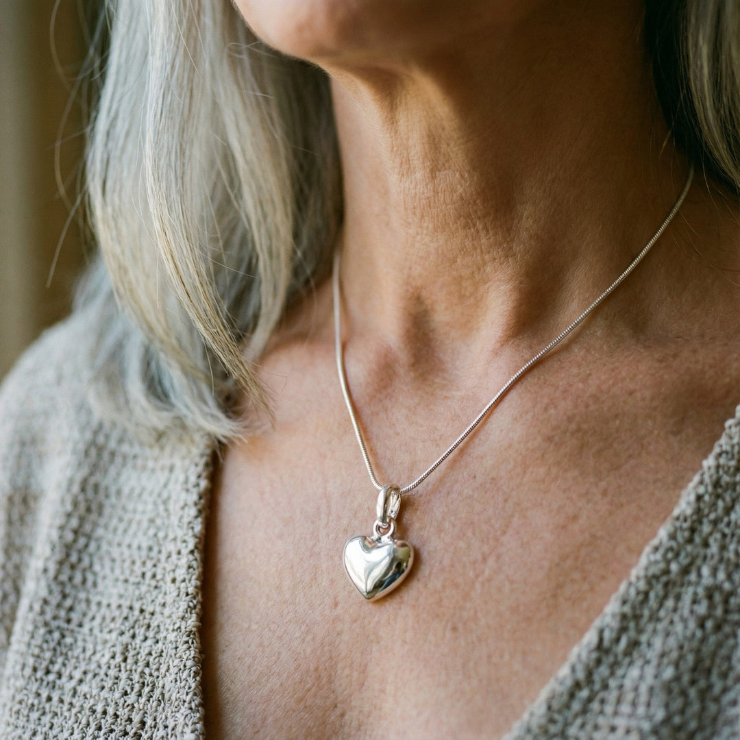 Collar de plata en forma de corazón
