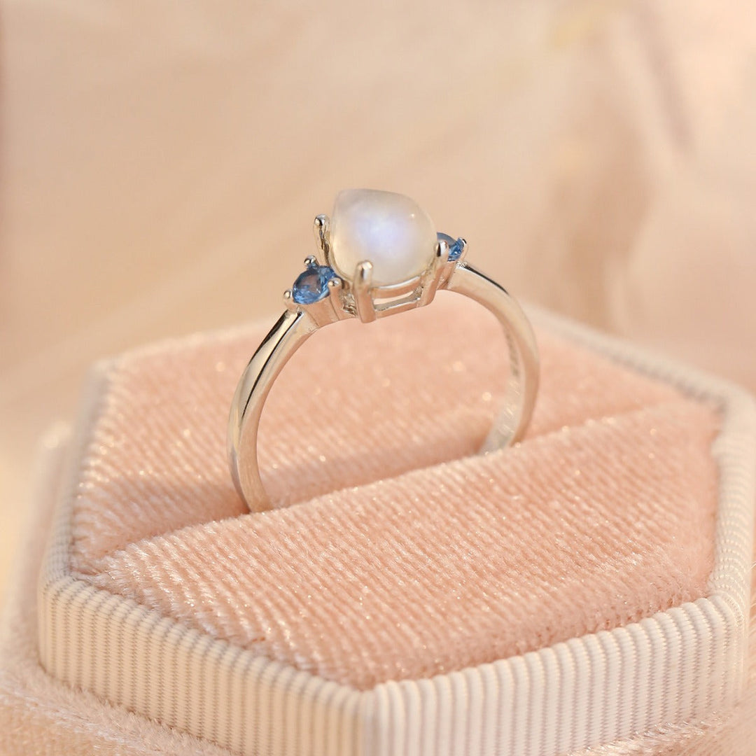 Anillo Louisa con Piedra lunar