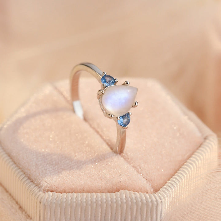 Anillo Louisa con Piedra lunar