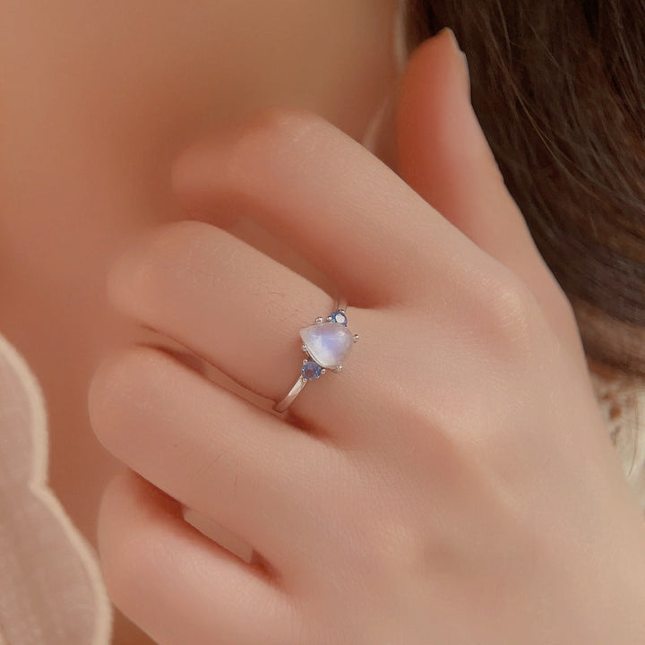 Anillo Louisa con Piedra lunar