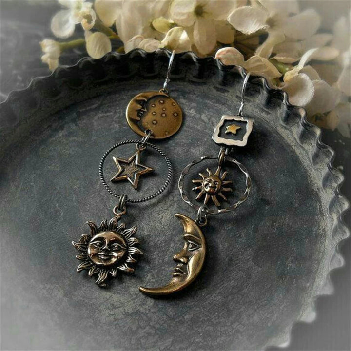 Pendientes con dijes de Sol y Luna