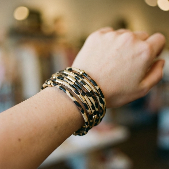 Pulsera envolvente boho larga con múltiples capas