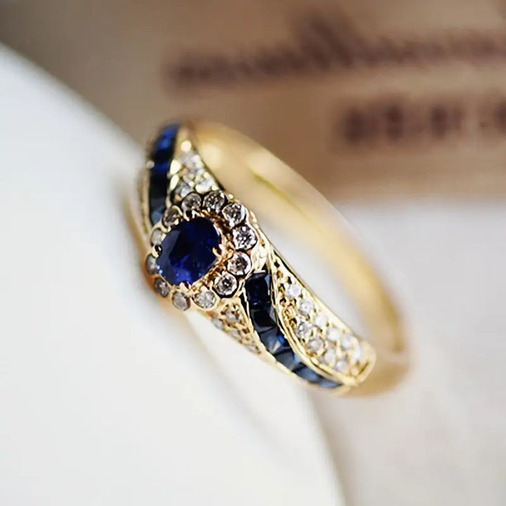 Anillo Dorado Avelisse Moraziel