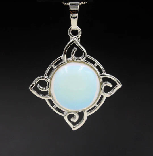 Collar Gisela con Piedra Lunar