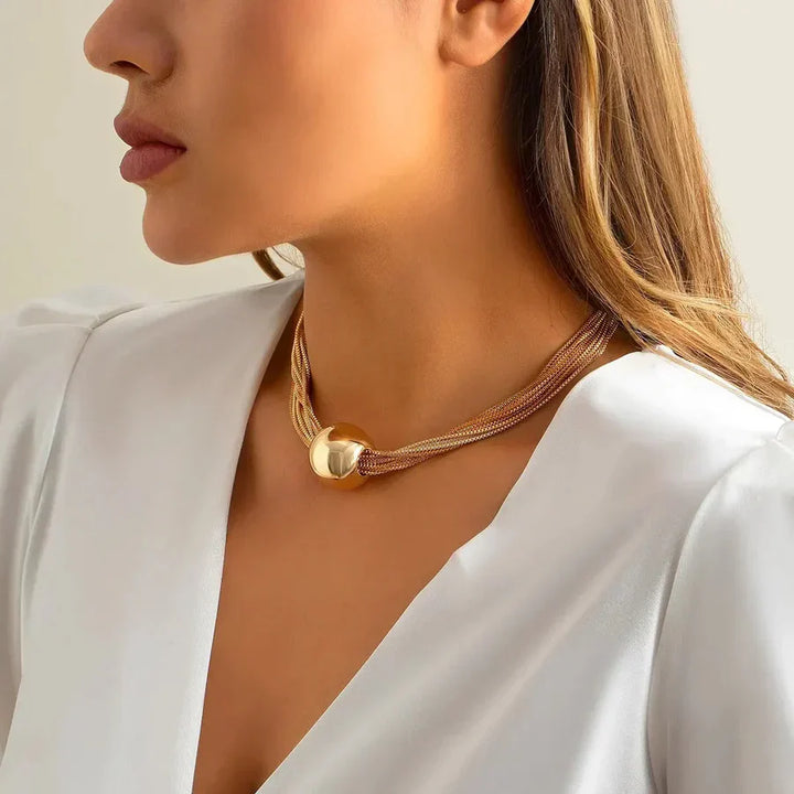 Collar elegante de oro